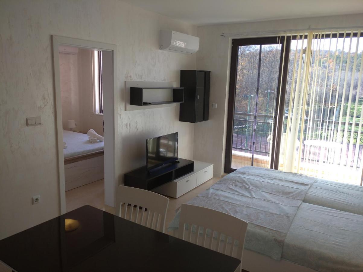 Niya Kavaci Life Apartment